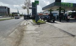 Direğe çarpıp akaryakıt istasyonuna daldı: İki yaralı var
