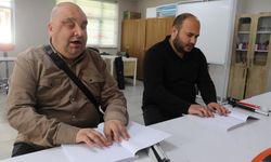 Sivas'ta kitapları elleriyle görüyorlar