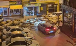 Şehir içinden geçen yüzlerce koyun böyle görüntülendi