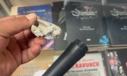 İnternetten aldığı mikrofonun içinden bakın ne çıktı!