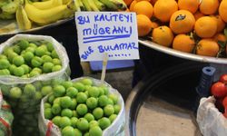 Sivas'ta pazarcıların esprili sözleri meyve gibi satıyor