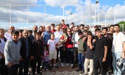 İlk antrenman çiçeklerle başladı