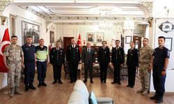 Kutlamalar sürerken bir ziyaret dikkat çekti