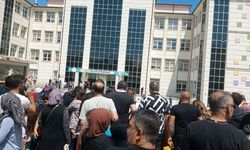 Sıralarda Ter Döken Çocuklar! Dışarıda Dua Eden Anneler!
