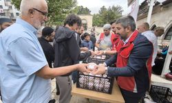 Aşurenin bereketi cami avlusuna taştı