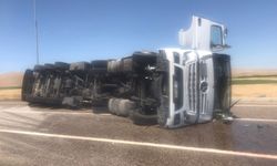 Malatya’da Sivas Yolunda Tanker Devrildi: Sürücü Yaralı
