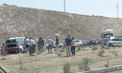 Sivas-Kayseri karayolunda feci kaza: 7 yaralı...