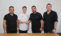 Eski Yıldız Geri Döndü: Kerem Atakan Sivas'ta İmzayı Attı