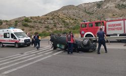Sivas’ta seyir halindeki araç bir anda kontrolden çıktı