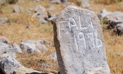 Bir Zamanlar Cıvıl Cıvıldı! Geriye Mezar Taşları Kaldı!