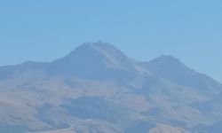 Kayseri'den alacaklı olanlara müjde: Erciyes'in karı eridi!..