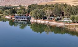 Sivas’ta ziyaretçilerini büyüleyen göl dikkat çekiyor