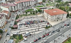 Sivas’ta Renkli Araç Konvoyu Merak Uyandırdı
