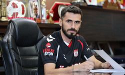 Sivasspor'da beklenen imza atıldı...