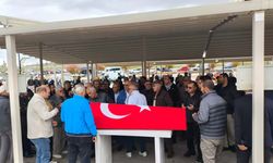 Türk Bayrağına sarılı tabutta anlam yüklü veda