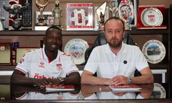 Sivasspor'da Aly Malle ile imzalar atıldı...