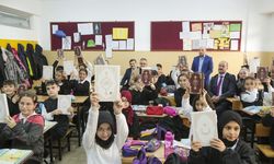 Kur’an-ı Kerim dersini seçen öğrencilere anlamlı hediye