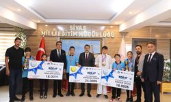 Sivaslı öğrenciler gurur yaşattı, robotlarla gelen zafer