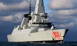 İngiliz savaş gemisi HMS Dragon Kıbrıs açıklarında