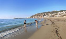 Sabahın Ayazında Denize Girdiler