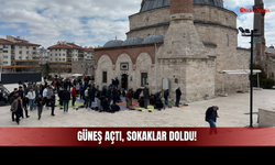 Sivas'ta Güneş Açtı, Sokaklar Doldu! Cuma Saati Meydanlarda Yer Kalmadı!