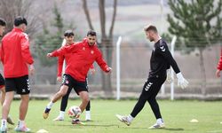 Kırmızı-Beyazlılar Kozlarını Paylaşmaya Hazır