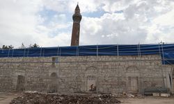 Sivas Ulu Cami’de 116 Santimlik Eğime Deprem Güçlendirmesi