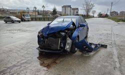 Dur Levhasını Dikkate Almadı, Çöp Kamyonuna Çarptı