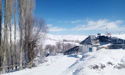 Sivas’ta Nisan Ayında Kar Yağışı