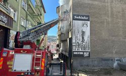 Dört katlı binada yangın paniği ekipler anında müdahale etti