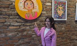9 Yaşında İlk Sergisini Açtı