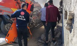 Kontrolden Çıkan Kamyon Duvara Saplandı, Hava Ambulansı Seferber Oldu