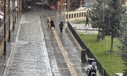 Sivas'ta sağanak yağış vatandaşa zor anlar yaşattı