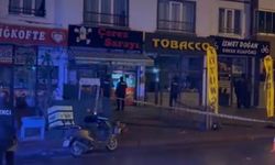 Dükkan Sahiplerinin Çıkmasını Bekledi, Sonra Ateş Açtı