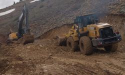 Sivas’ta heyelanlı yolda çalışmalar sürüyor