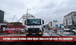 Atatürk Caddesi üzerinde süren inşaat engelliler için geçiş yolu bırakmadı