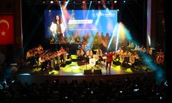 Sivas’ta Barış Manço Gecesi Unutulmaz Şarkılar Hep Bir Ağızdan Söylendi