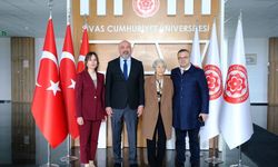 Sivas’ta Müjgan Üçer kişisel kütüphanesini Üniversiteye bağışladı