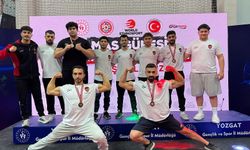 Sivaslı Sporcular Mas Güreşi'nde Madalyaları Topladılar