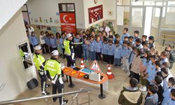 Sivas’ta Miniklere Polislerden Trafik Dersi
