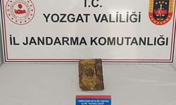 3 kişi servet değerindeki tarihi kitabı satarken yakalandı