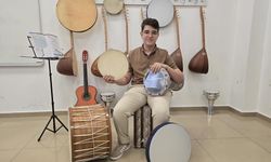 Parmaklarıyla harikalar yaratarak hayran bırakıyor