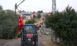 Sivas'ın Bu Köyünde Damadı Gezdirmenin Yolu Tarladan Geçiyor!