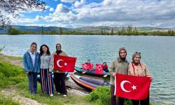 Sivas’ta Gençler Serpincik Göleti’nde Bayrak Açtı