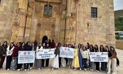 Sivas Esnaflar Birliği öğrencileri Divriği'de gezdirdi