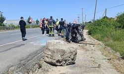 Beton Bloğa Çarpan Araç Takla Attı