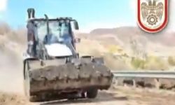 Sivas’ta yağış sonrası zarar gören yolda çalışma sürüyor