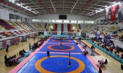 Sivas'ta Yıldızlar Kadın Güreşleri başladı