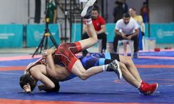 Sivas'ta U17 Yeşilay Güreş Türkiye Şampiyonası gerçekleşti