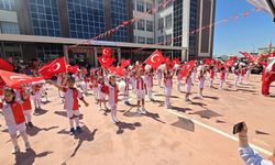 Sivas'ta o okulda minik yüreklerden millî destek
